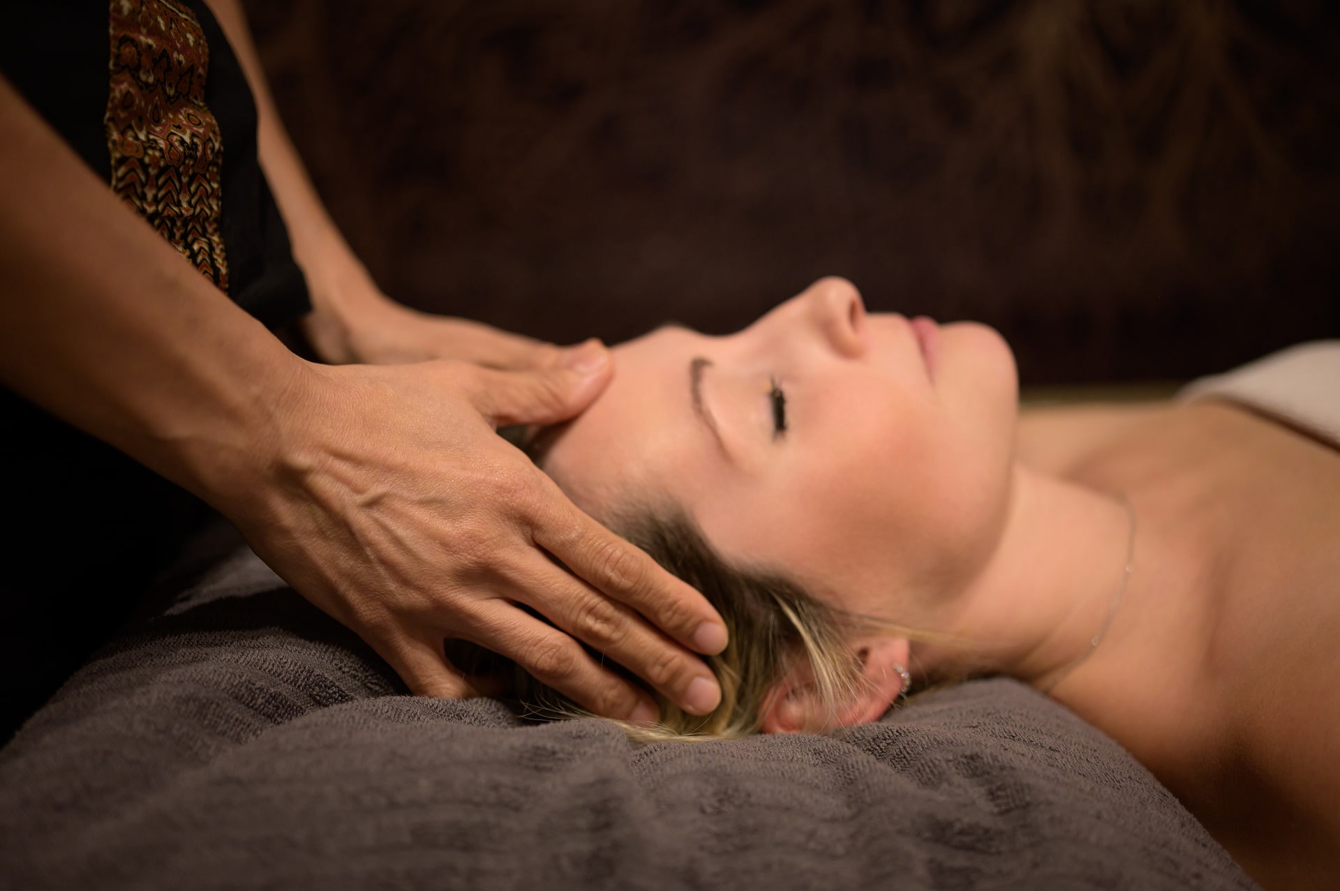 INDICKÁ MASÁŽ HLAVY technikou ajurvédské masáže v Oáze klidu